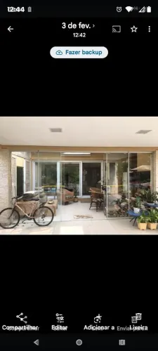 Vendo 3 aberturas 2 de vidro medindo 4mt de comprimento por 2,85 de altura uma de madeira 