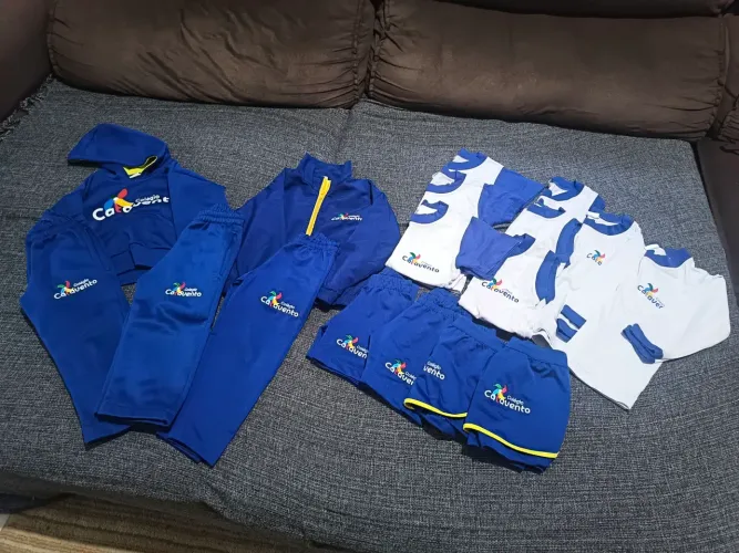 Uniforme escolar feminino colégio catavento número 2 semi-novo conservado