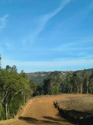 Natureza ao Seu Alcance: Chácara de 1000m² Próximo à Rota do Vinho São Roque/Mairinque!
