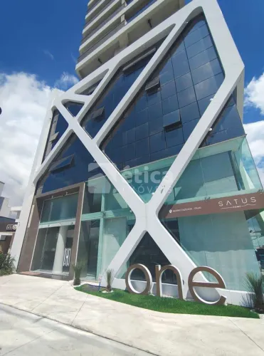 Excelente sala comercial com mezanino para locação na Avenida Marcos Konder
