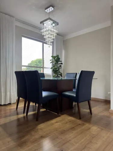 Mesa de jantar e cadeiras- 6 lugares