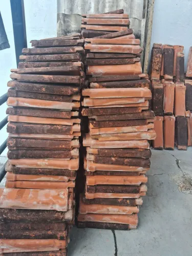 Vendo telha de barro usada não lavada 