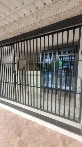 Grade para comércio com portão social