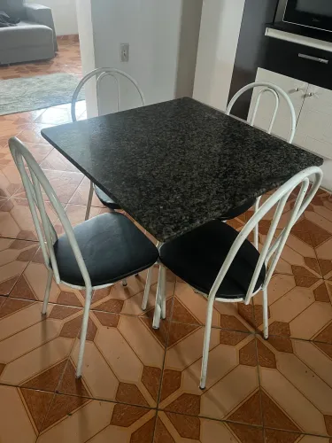 Mesa 4 cadeiras