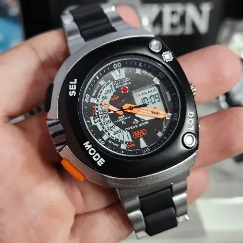 Relógio Citizen Aqualand Meia Lua Bracelete Aço Inoxidável (Pretos na Caixa e Pulseira)