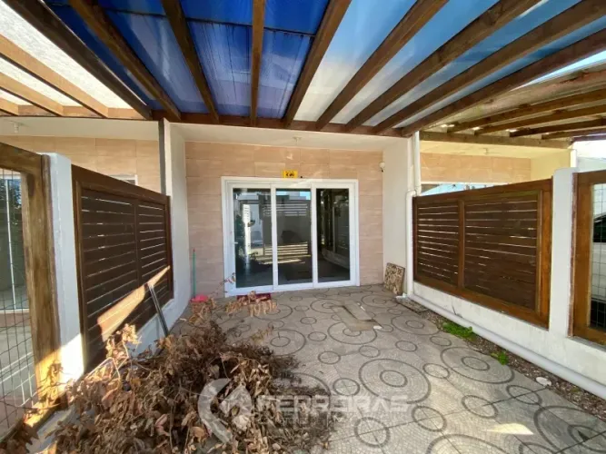 Locação Anual de Casa 2 Dormitórios: Semi Mobiliada Próximo ao Centrinho da Nova Tramandaí