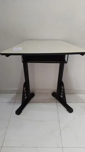 Mesinha de costura