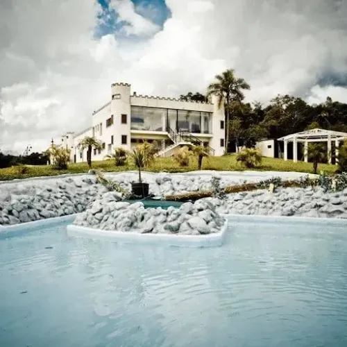 À Venda  Sítio com Castelo, Estrutura Completa para Eventos e Lazer  120.000 m²