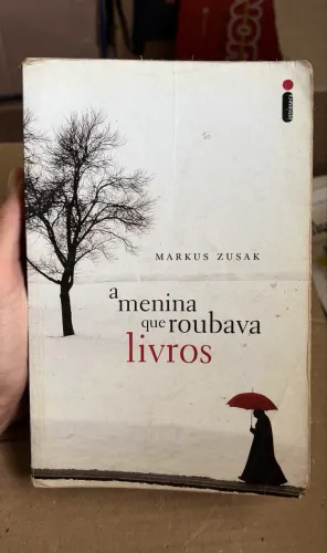 Livro: A menina que roubava Livros