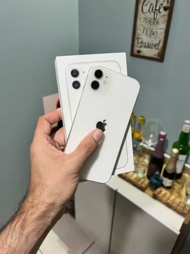 iPhone 11 128GB seminovo
