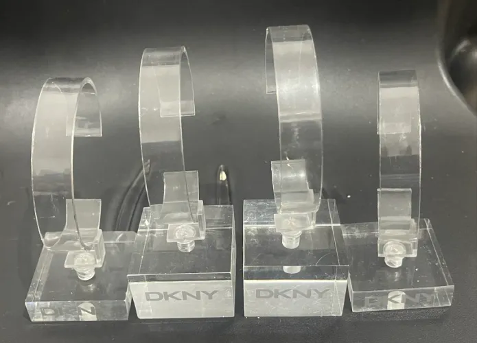 Suporte Expositor p/relógios em acrílico DKNY 