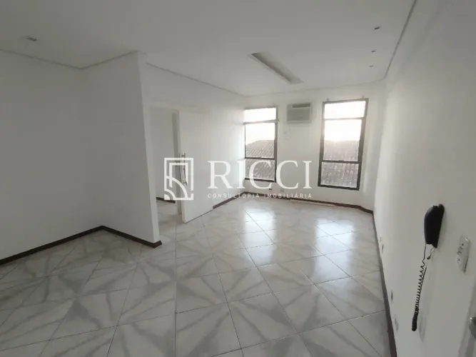 Sala Comercial à Venda no Gonzaga em Santos - 2 banheiros
