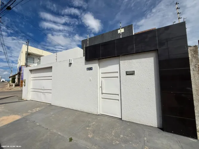 Casa para Venda em Guanambi, Morada Nova, 3 dormitórios, 1 suíte, 2 banheiros, 1 vaga