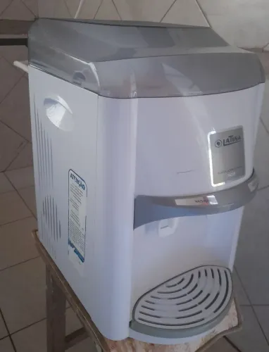 Purificador de Água Latina - com compressor 
