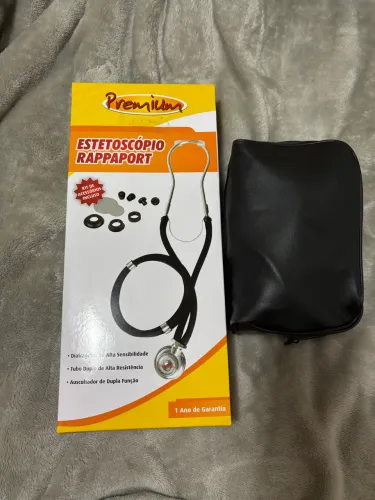 Kit esfigmomanômetro + estetoscópio.