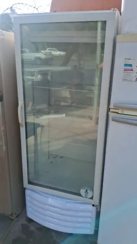 Geladeira expositora porta de vidro 380 litros Metalfrio - 127V