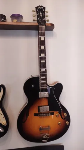 Guitarra Cort Yorktown