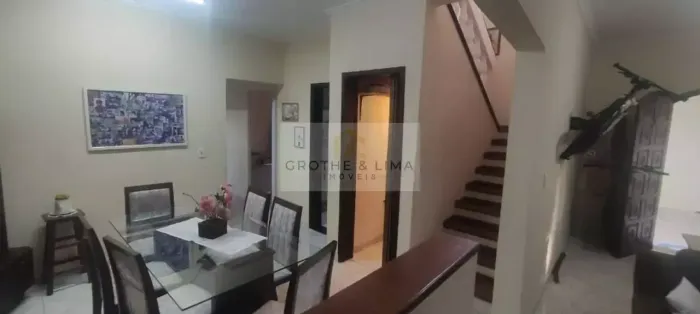 Sobrado com 4 dormitórios - Venda ou Locação/ Jardim Portugal - São José dos Campos - SP