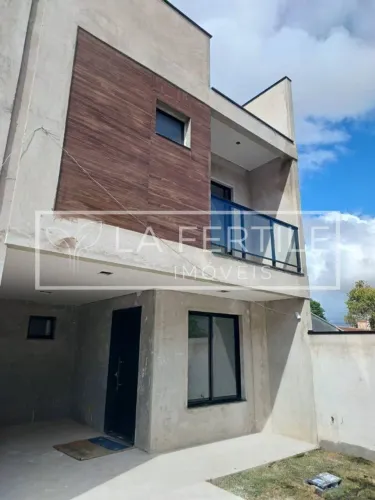 Sobrado com 3 Quartos, 1 Suíte, 140M², à Venda por R$ 849.000,00 - Capão Raso, Curitiba (P
