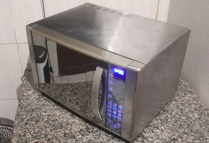 Microondas Espelhado INOX Electrolux Touch Blue, Grill, 31 Litros. Excelente estado.