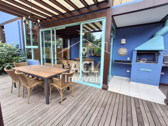CAMBURI - VENDA 4 Suítes - 250m² - Churrasqueira - Condomínio com Piscina -