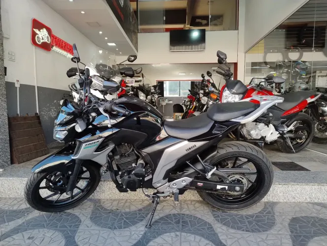 Yamaha/Fz25 Fazer ABS, 2020/2020, troco por moto.