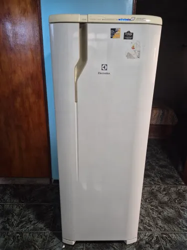 GELADEIRA ELECTROLUX FROST FREE