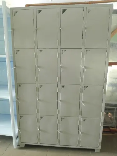 Roupeiro de 16 Portas para Lojas