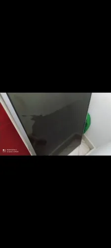 Televisão Smart LG 43LF5900 - tela quebrada e falta o cabo da tv 