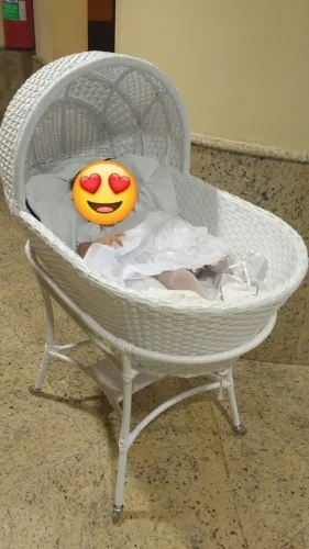 Berço em vime branco