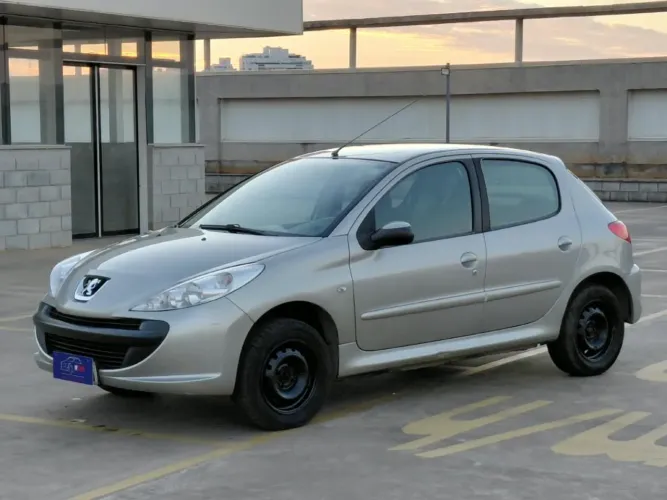 Peugeot 207 XR 1.4 Flex 8V 5P 2011