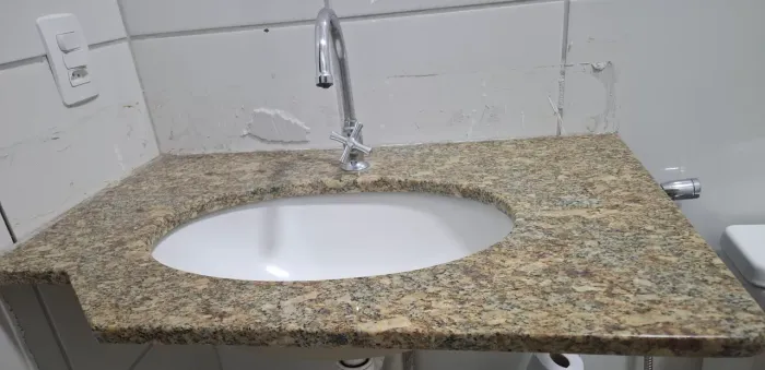 Vendo 3 pias de granito.