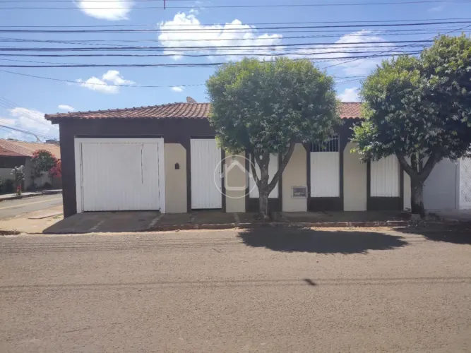 CASA COM 3 DORMITORIOS JARDIM IMA