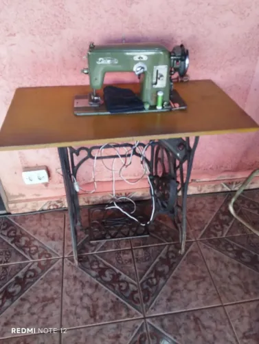 Maquina de custura 