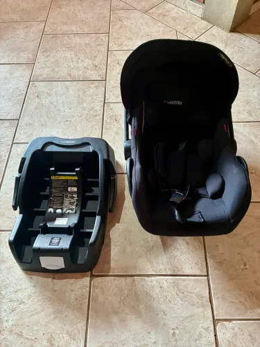 Bebê Conforto Casulo Click + Base Kiddo - Semi Novo, Estado de Novo