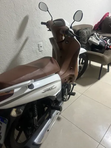 Vende-se moto Jet (negócio o valor)