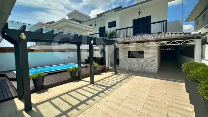 Casa com Piscina para alugar em Palhoça l Pedra Branca 3 Quartos e 200m²