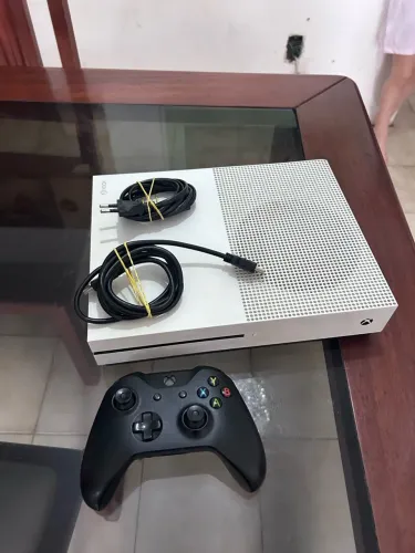 Xbox One S Semi-novo 1 Controle