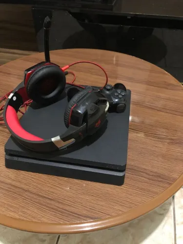 PS4 Slim 1TB - Kit Completo Gamer + Controle + Headset Knup LED