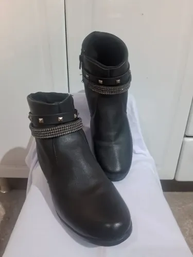 BOTINHA FEMININA preta
