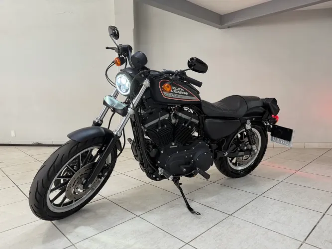 Harley Davidson XL 883 R 2009 com apenas 3.800KM