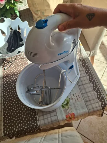 Batedeira Britânia branca 127v