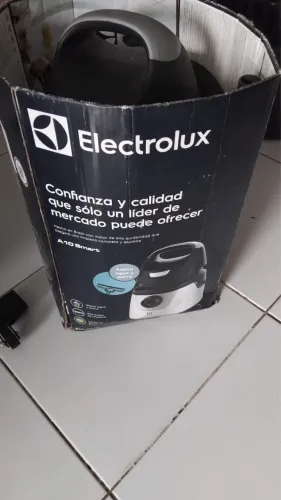 Aspirador de pó e água Electrolux