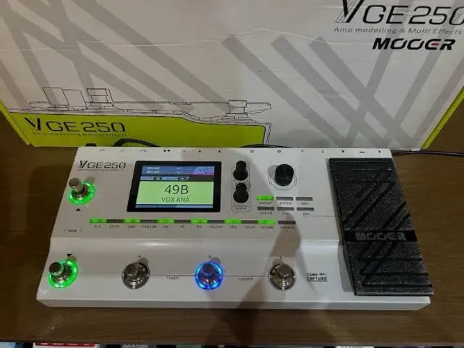 Pedaleira Mooer GE250