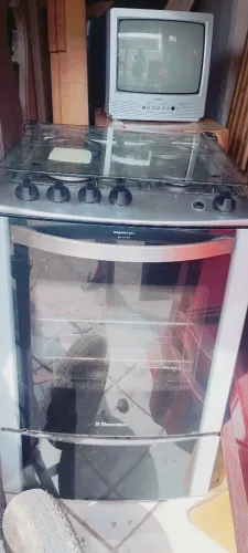 Vendo esse fogão 4 bocas.