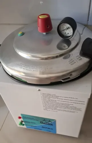 Autoclave 8lt semi-nova