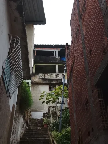 *CASA À VENDA NO BARRETO/NEVES - IDEAL PRA KITNETS*  
