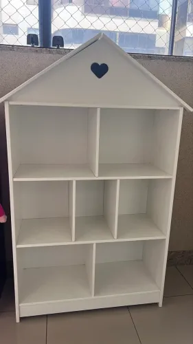 Estante infantil em formato de casinha - branca