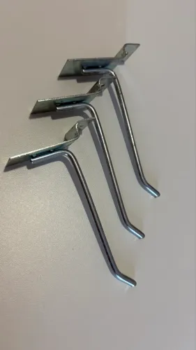 Ganchos para painel canaletado