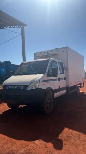 Iveco Daily 70c17 Baú cab dupla ano 2014